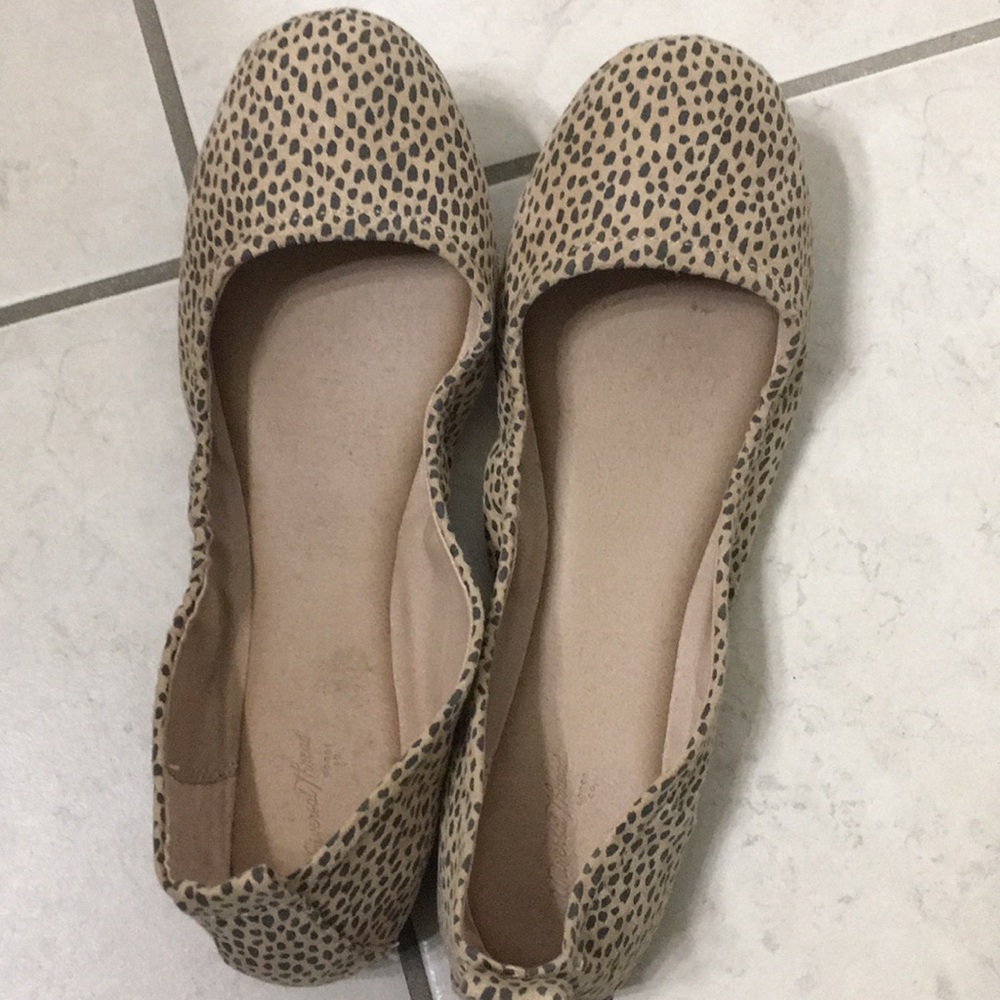 Tan and Black Dot Stretchy Flats